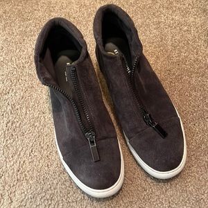 Kenneth Cole Dark Gray suede zip up booties